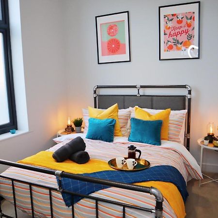 Trendy Urban Industrial Apartment - Great Location - Parking - Fast Wifi - Smart Tv - Beautiful 2 Double Bedroom Apartment Sleeps Up To 4! ボーンマス エクステリア 写真