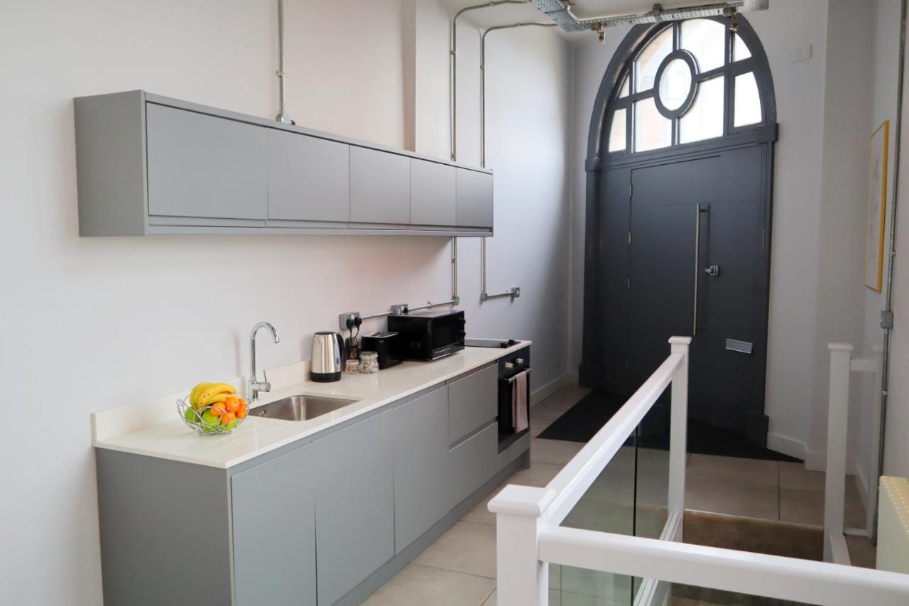 Trendy Urban Industrial Apartment - Great Location - Parking - Fast Wifi - Smart Tv - Beautiful 2 Double Bedroom Apartment Sleeps Up To 4! ボーンマス エクステリア 写真