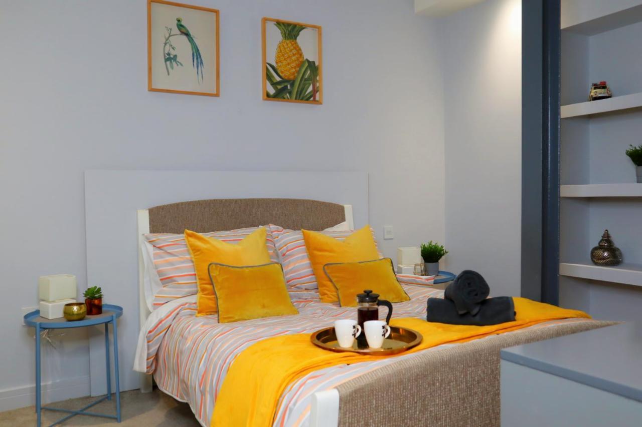 Trendy Urban Industrial Apartment - Great Location - Parking - Fast Wifi - Smart Tv - Beautiful 2 Double Bedroom Apartment Sleeps Up To 4! ボーンマス エクステリア 写真