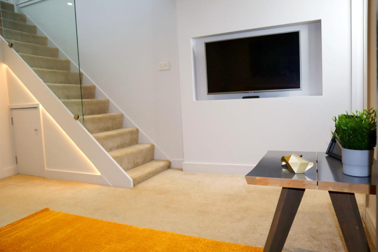 Trendy Urban Industrial Apartment - Great Location - Parking - Fast Wifi - Smart Tv - Beautiful 2 Double Bedroom Apartment Sleeps Up To 4! ボーンマス エクステリア 写真